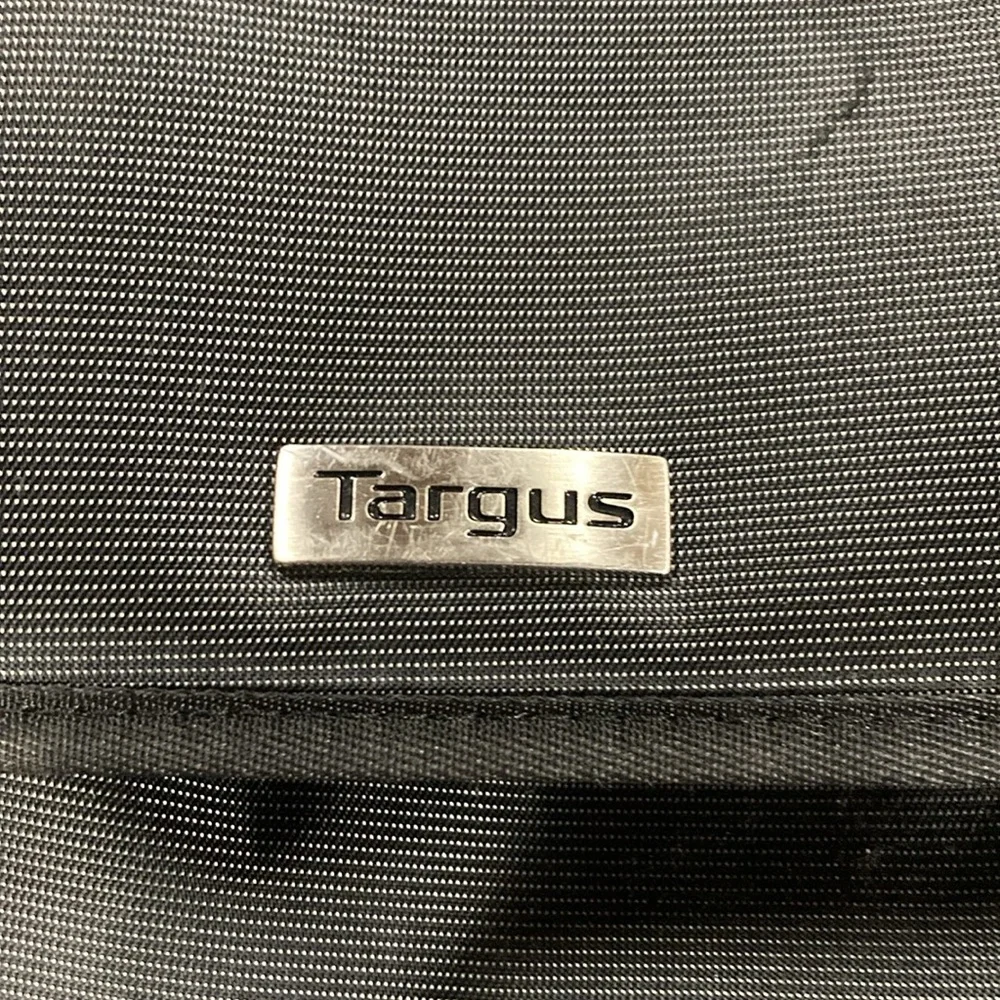 Targus briefcase black, over the shoulder,standing and laptop case!